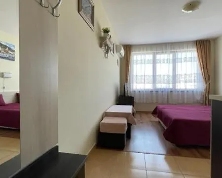 Апартаменты Summer Breeze 406 Sunny