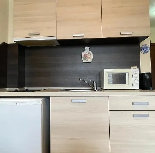 Апартамент Summer Breeze 406 Sunny *