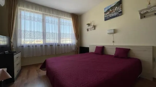 Апартамент Summer Breeze 406 Sunny *